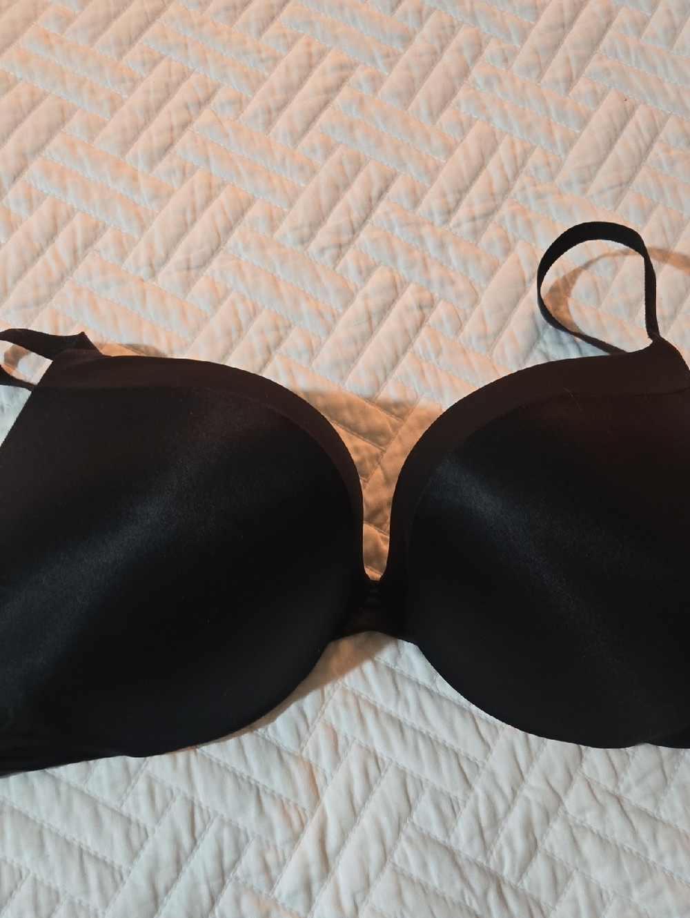 Victoria's Secret Black T-Shirt Bra - Smooth Molded Cups